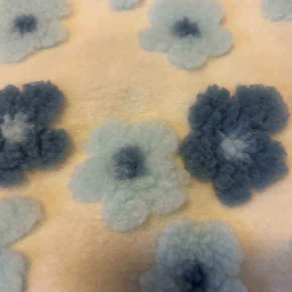 Maison de syndrome x Dress mafia white & blue 3D flowers brushed sweatshirt NWT - Picture 4 of 14